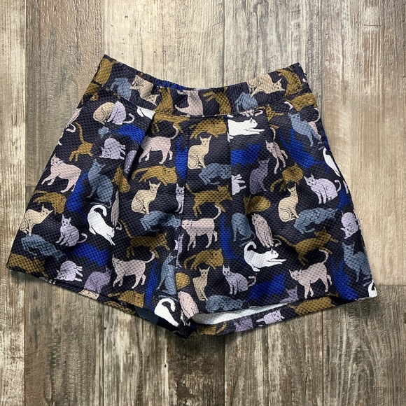 H&M High Waist Animal Print Shorts - Blue and Brown Size 6 - Picture 8 of 12